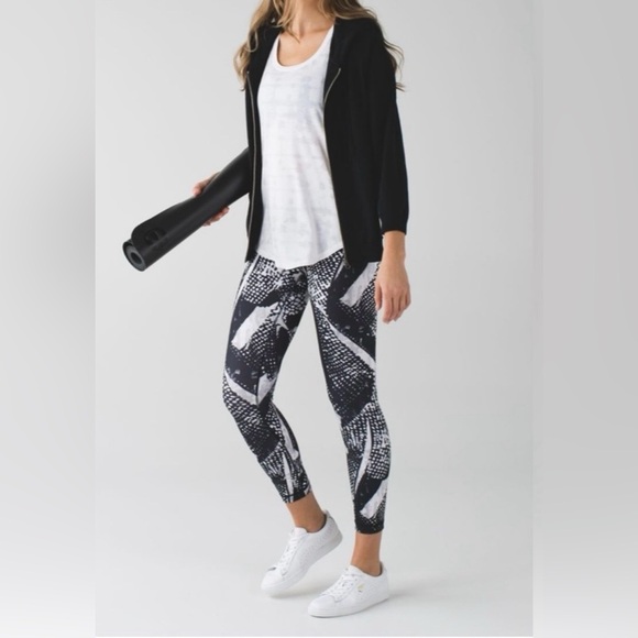 🖤 Lululemon Black & White Leggings 🖤 - Picture 1 of 8